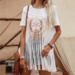 NWT Abstract Sun Print Fringe Hem Tee